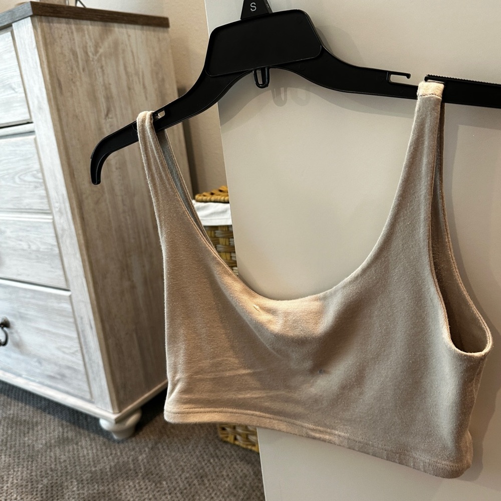 Crop Tops - Picture 3 of 4